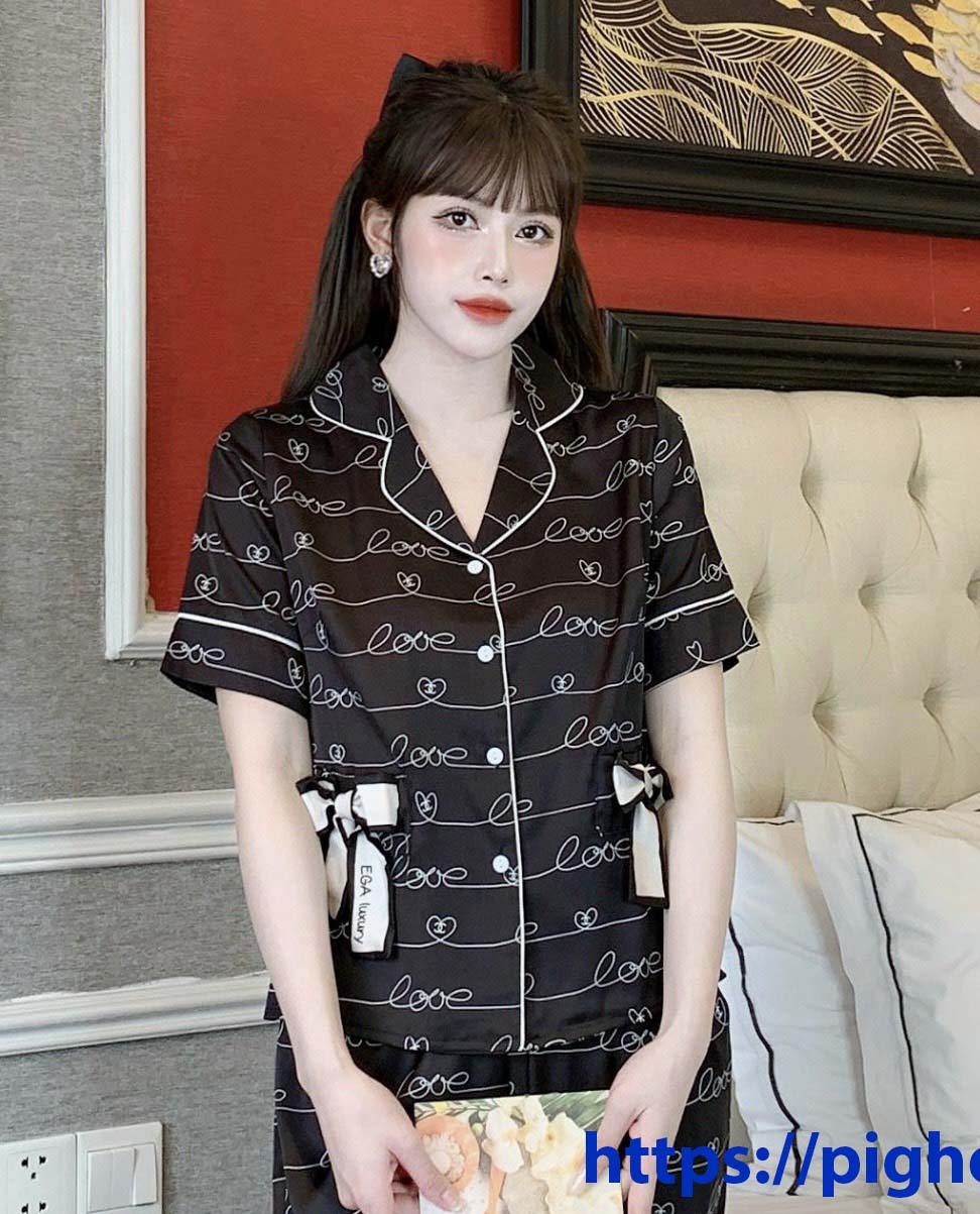 Bộ đùi cộc Đen chữ Love