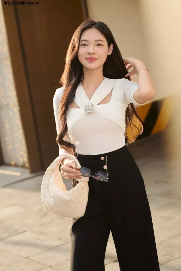 ao thun nhu om dang cutout